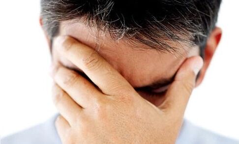 muž uvažuje o liečbe prostatitídy